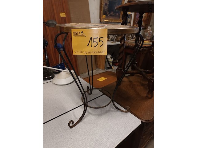 Lot 155 - vintage planten staander - afbeelding 2 van  3