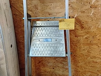 Lot 156 - aluminium ladder h 1m20 - afbeelding 1 van  3