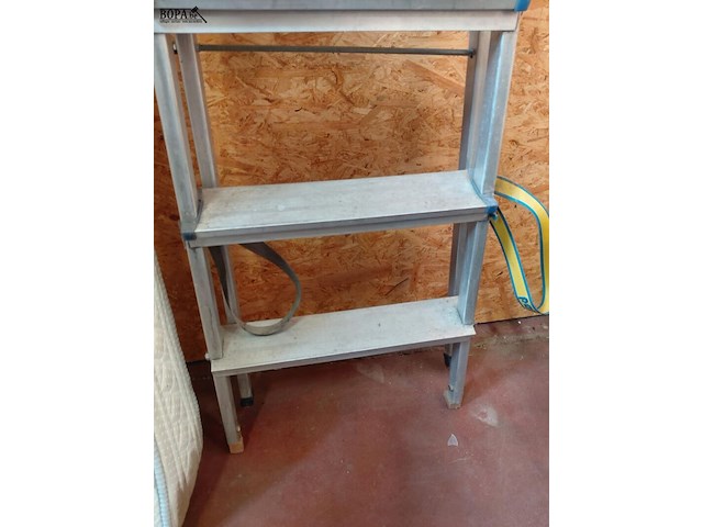 Lot 156 - aluminium ladder h 1m20 - afbeelding 3 van  3