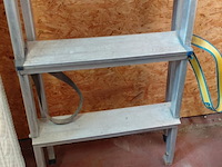 Lot 156 - aluminium ladder h 1m20 - afbeelding 3 van  3