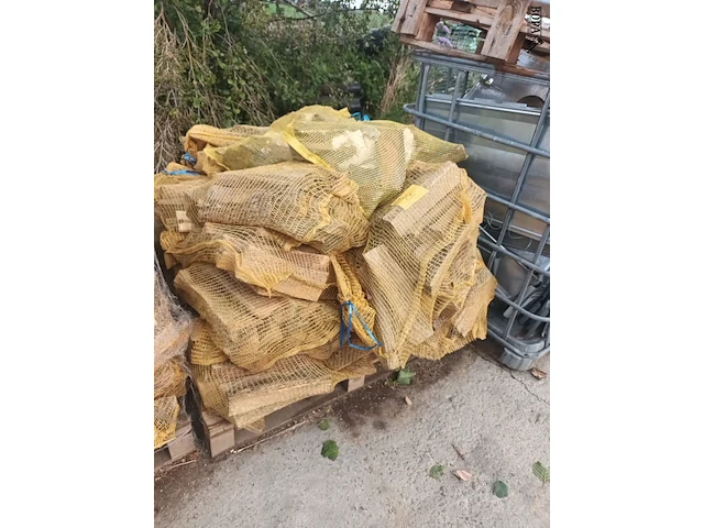 Lot 156 - brandhout berk. 1 pallet - afbeelding 4 van  4