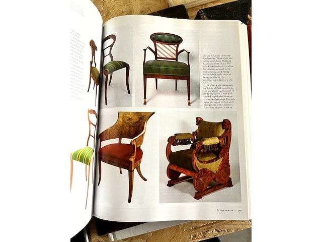 Lot 156 - furniture from rococ to art deco - afbeelding 3 van  7