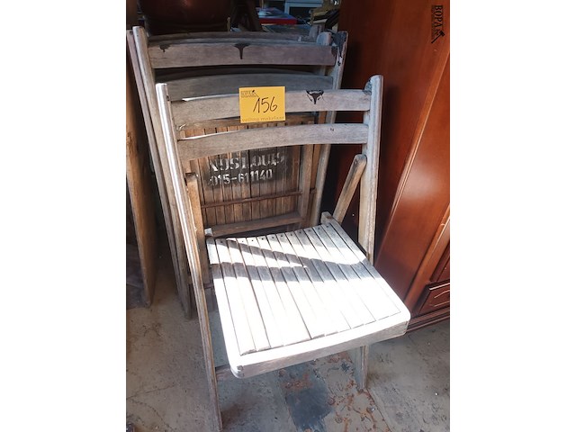 Lot 156 - houten klapstoelen met legernummer. 4 stuks - afbeelding 1 van  4
