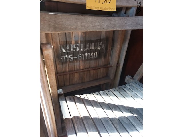 Lot 156 - houten klapstoelen met legernummer. 4 stuks - afbeelding 2 van  4
