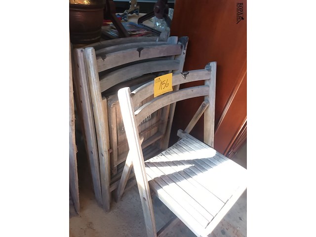Lot 156 - houten klapstoelen met legernummer. 4 stuks - afbeelding 3 van  4