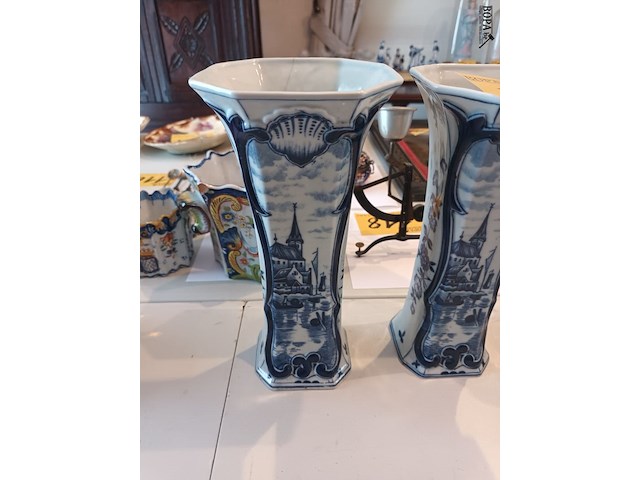 Lot 156 - koppel vazen - afbeelding 2 van  4