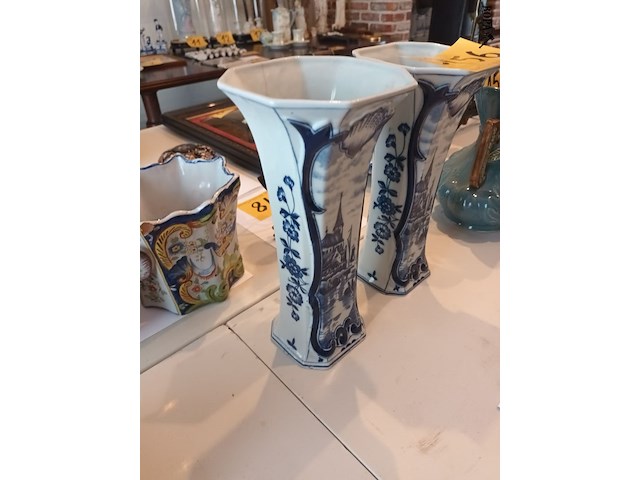 Lot 156 - koppel vazen - afbeelding 4 van  4