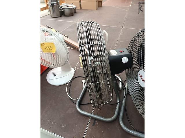 Lot 156 - metalen ventilator ralight - afbeelding 2 van  4
