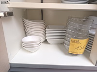 Lot 156 - servies en tafelgerei. inhoud kast - afbeelding 5 van  5