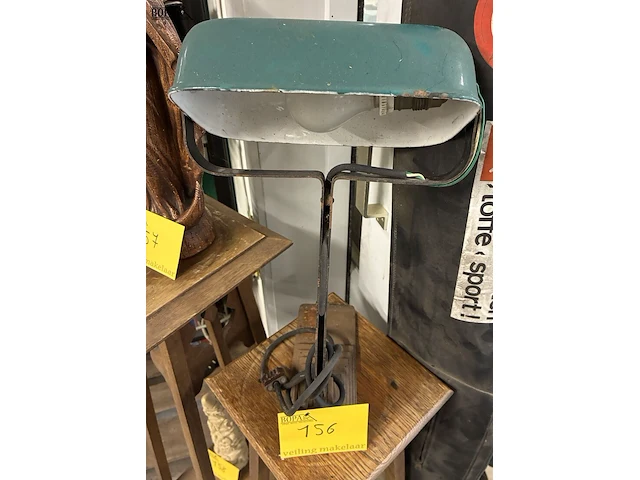 Lot 156 - vintage bankierslamp - afbeelding 1 van  3