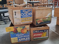 Lot 156 - vintage houten fruitkratten - 4 stuks - afbeelding 1 van  2