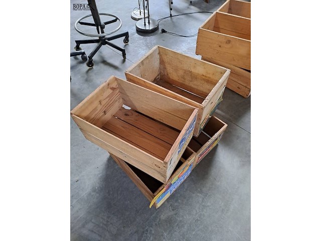 Lot 156 - vintage houten fruitkratten - 4 stuks - afbeelding 2 van  2