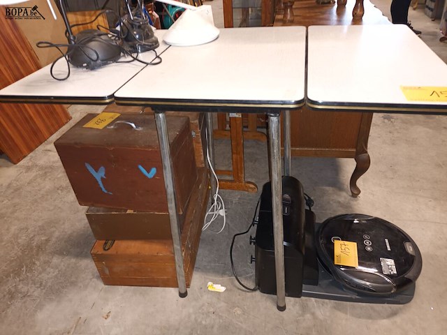 Lot 156 - vintage keukentafel - afbeelding 2 van  4