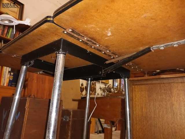 Lot 156 - vintage keukentafel - afbeelding 3 van  4