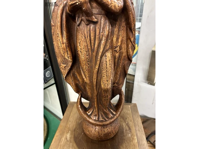 Lot 157 - art deco houten beeld van maria met kindje jezus - afbeelding 2 van  3