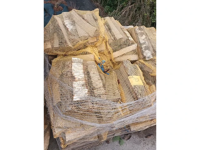 Lot 157 - brandhout berk. 1 pallet - afbeelding 3 van  3