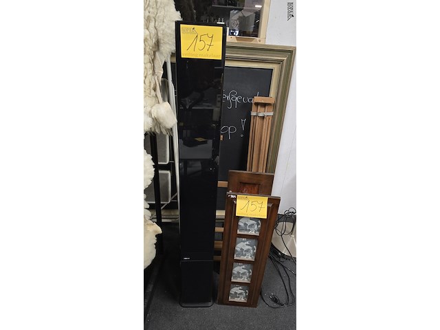 Lot 157 - cd houders 2 stuks - afbeelding 1 van  6