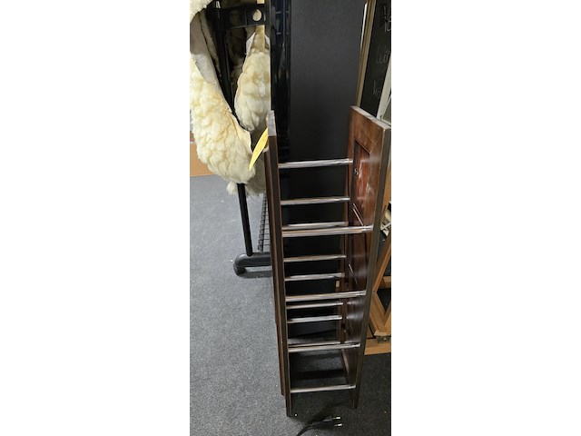 Lot 157 - cd houders 2 stuks - afbeelding 6 van  6