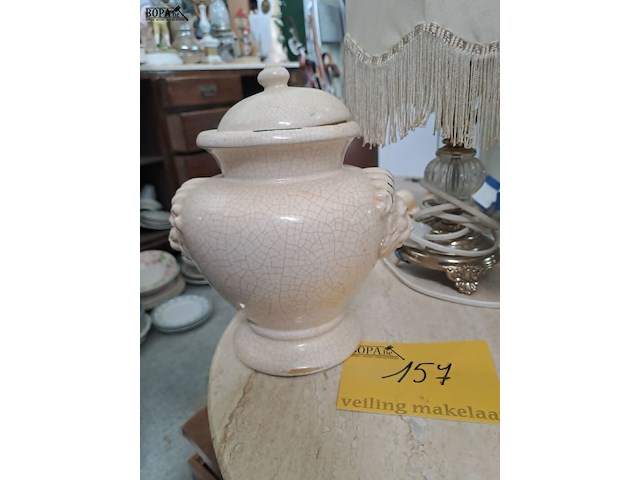 Lot 157 - duo vintage nachtlampjes met beige lampenkap en beige pot me - afbeelding 3 van  3