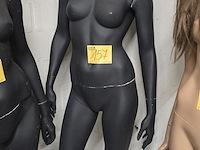 Lot 157 - etalagepop zwart op voet met pruik - afbeelding 1 van  3