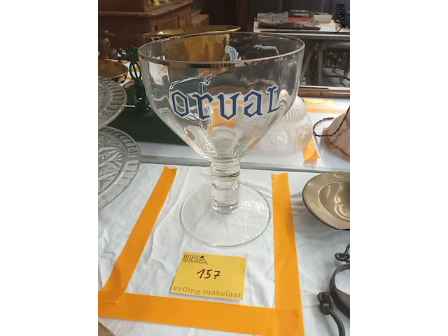 Lot 157 - groot glas van orval - afbeelding 1 van  4