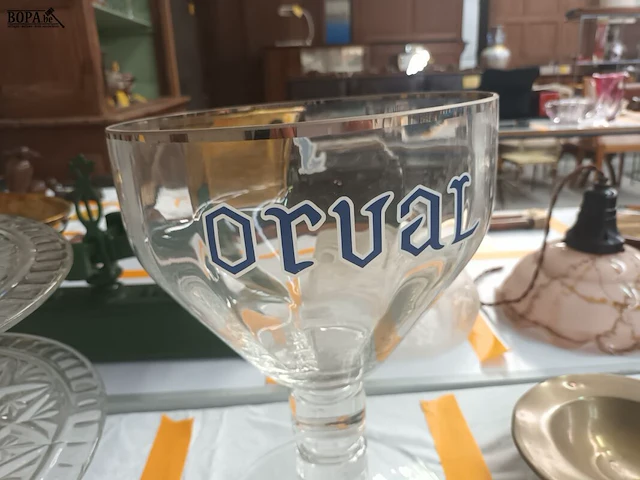 Lot 157 - groot glas van orval - afbeelding 3 van  4