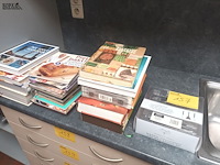 Lot 157 - kookboeken en chocolade set. 27 stuks - afbeelding 1 van  4