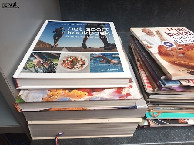 Lot 157 - kookboeken en chocolade set. 27 stuks - afbeelding 4 van  4