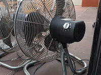 Lot 157 - metalen ventilator ralight - afbeelding 2 van  3