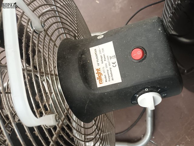 Lot 157 - metalen ventilator ralight - afbeelding 3 van  3