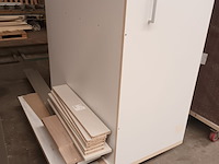 Lot 157 - transportkar met inhoud - afbeelding 2 van  2