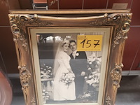 Lot 157 - trouwfoto in kader - afbeelding 1 van  4