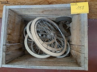 Lot 158 - lot antieken wielen oa. kinderwagen - afbeelding 3 van  3