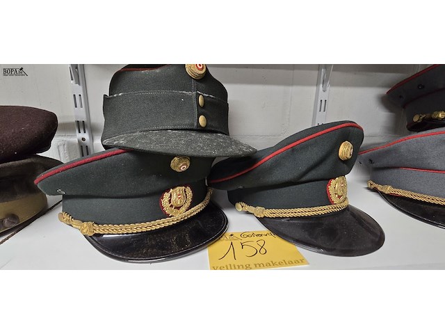 Lot 158 - oostenrijk 3 kepies - afbeelding 1 van  4