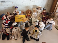Lot 158 - porselein miniatuurpopjes. 20 stuks - afbeelding 1 van  5