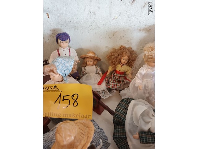 Lot 158 - porselein miniatuurpopjes. 20 stuks - afbeelding 5 van  5