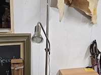 Lot 158 - staanlamp met leeslamp chrome - afbeelding 1 van  3