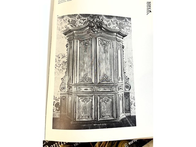 Lot 158 - zeven eeuwen meubelkunst bijlage 142 onuitgegevn fotos - afbeelding 2 van  3