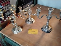 Lot 158 - zilverkleurige kandelaars - afbeelding 1 van  1