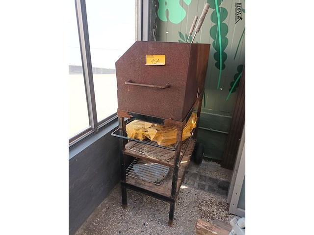 Lot 159 - bbq - afbeelding 1 van  5