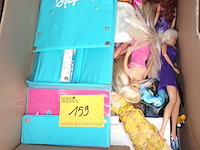 Lot 159 - lot barbiepoppen en toebehoren - afbeelding 1 van  3