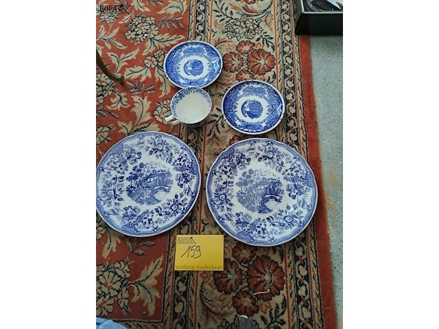 Lot 159 - lot blauw servies: borden ironstone tableware, bordjes old e - afbeelding 1 van  4