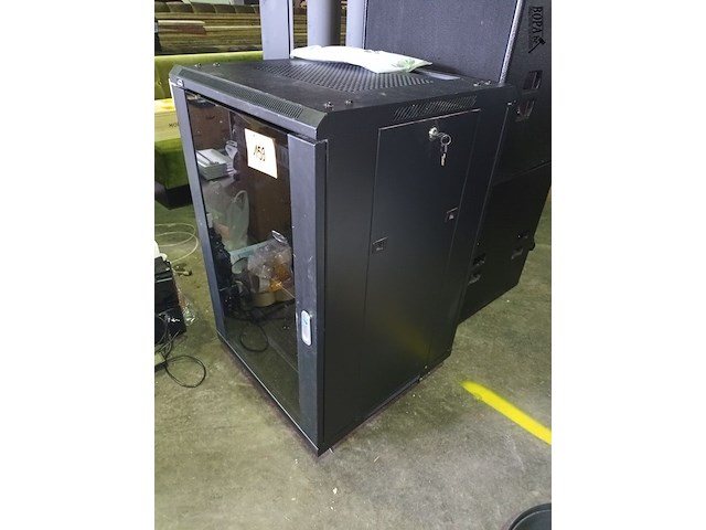 Lot 159 - mobiele serverkast caymon - afbeelding 2 van  5