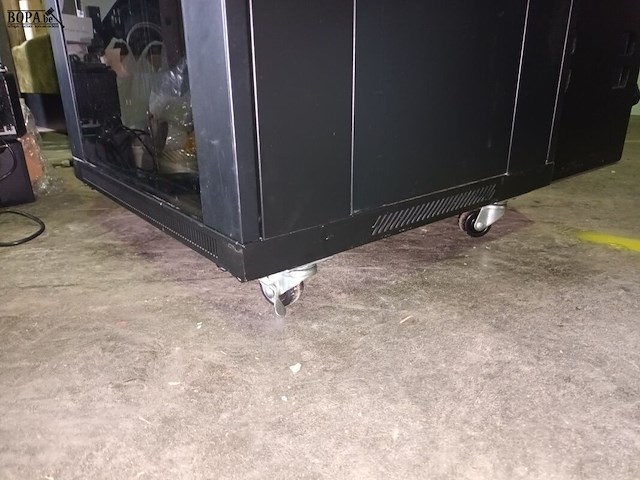 Lot 159 - mobiele serverkast caymon - afbeelding 5 van  5