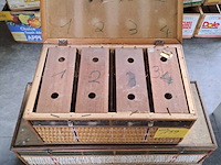 Lot 159 - vintage duivenmanden van bamboe en hout voor transport postd - afbeelding 2 van  2