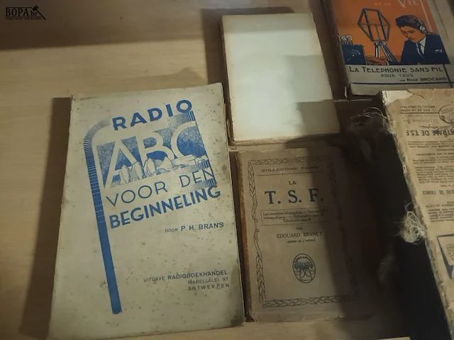 Lot 16 - antieke boeken over radio en tv. 12 stuks - afbeelding 4 van  7
