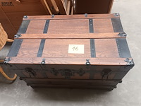 Lot 16 - antieke koffer - afbeelding 1 van  4