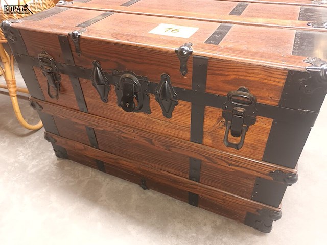 Lot 16 - antieke koffer - afbeelding 2 van  4
