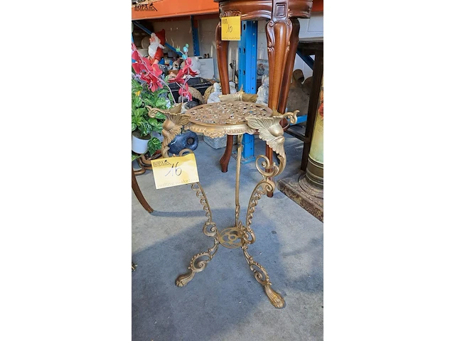 Lot 16 - artissimo barok bijzettafel messing - afbeelding 1 van  4