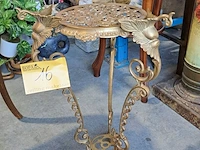 Lot 16 - artissimo barok bijzettafel messing